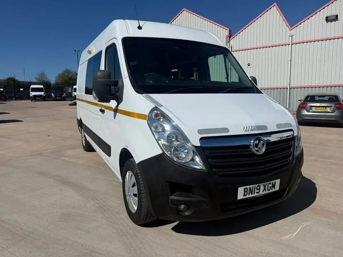 Begagnad Vauxhall Movano 130 HK (95 kW) 2019 Vit Minibuss
