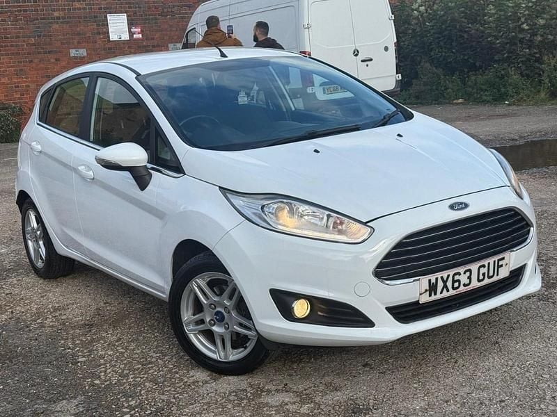 White Used 2013 Ford Fiesta Zetec Hatchback | £1,990 (Good price) - Image 1/4