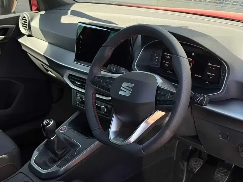 Ny Seat Arona Black Edition 2026 Röd SUV
