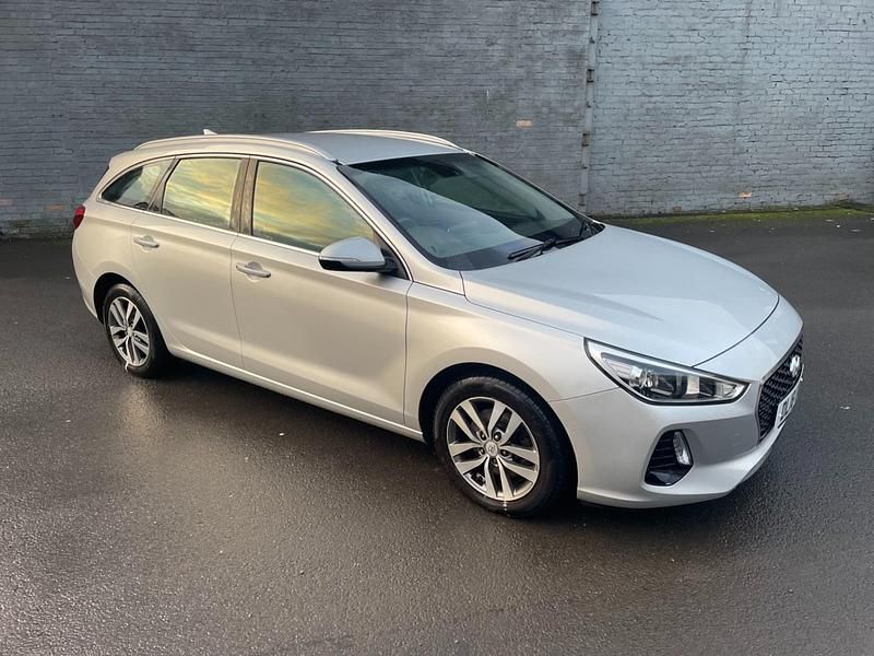 Used Hyundai i30 SE 110 HP (80 kW) 2018 Silver Estate