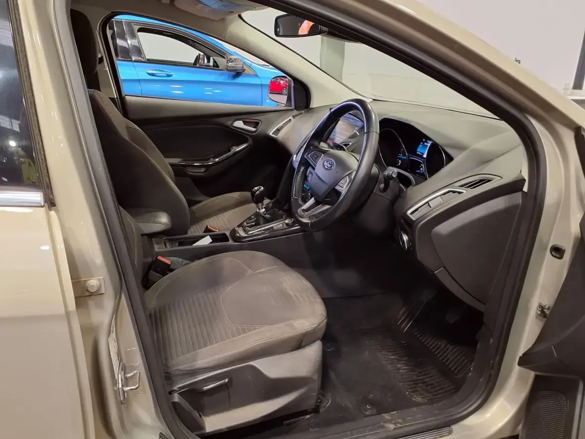 Używany Ford Focus Titanium 2015 Srebrny Hatchback