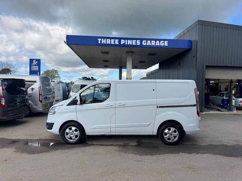 Used Ford Transit Custom Limited 125 HP (91 kW) 2015 White Van