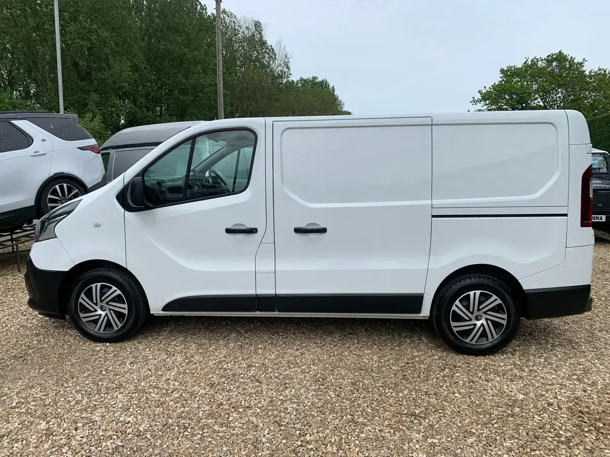 Used Renault Trafic Business 2019 White MPV
