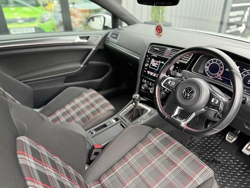 Begagnad VW Golf VII GTI 2019 Vit Halvkombi