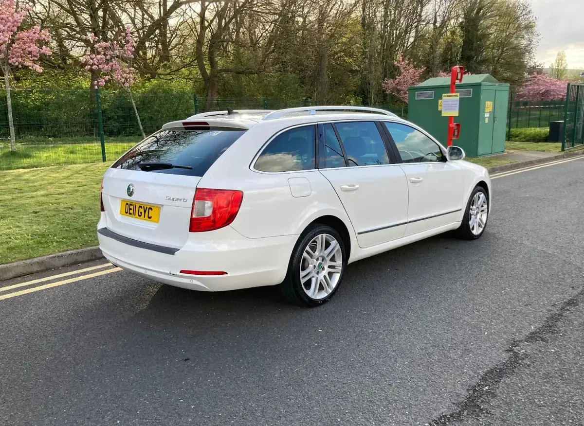 Used Skoda Superb Elegance 170 HP (125 kW) 2011 White Estate