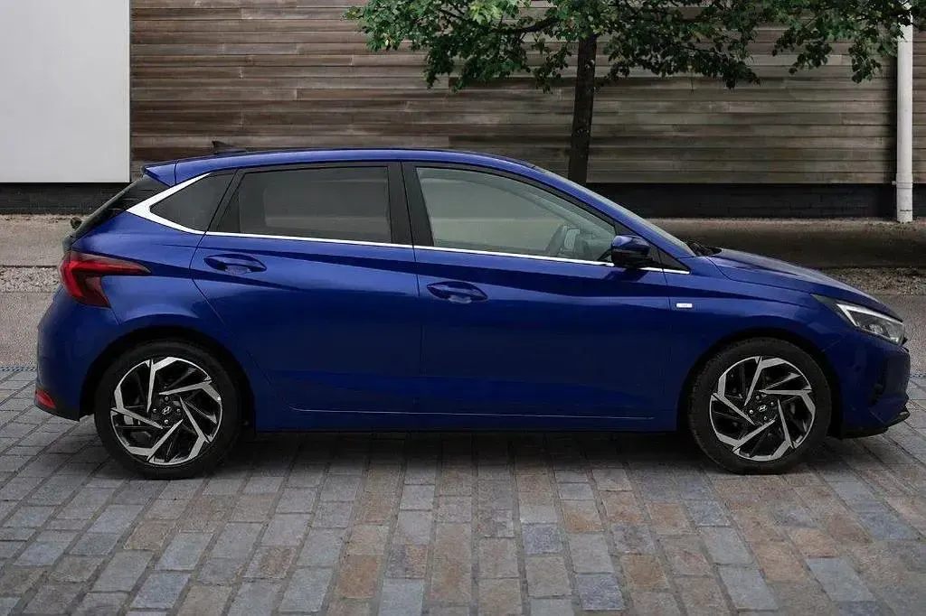 Used Hyundai i20 Premium 100 HP (73 kW) 2023 Blue Hatchback