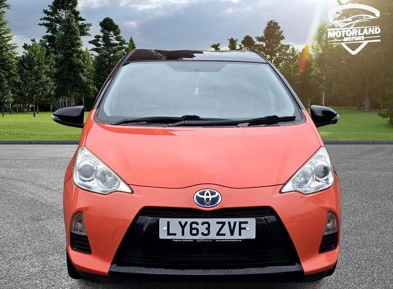 Used Toyota Yaris Hybrid 2014 Orange