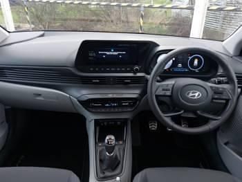 Begagnad Hyundai Bayon Ultimate 100 HK (73 kW) 2024 Röd SUV