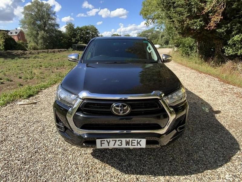 Used Toyota HiLux 150 HP (110 kW) 2023 Black Pickup