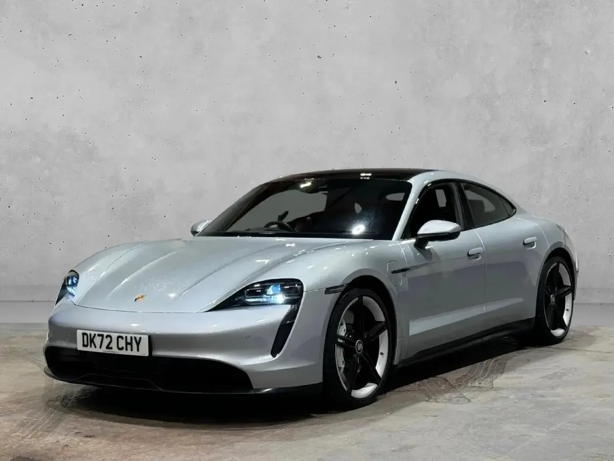 Begagnad Porsche Taycan 419 kW (571 HK) 2022 Silver Sedan