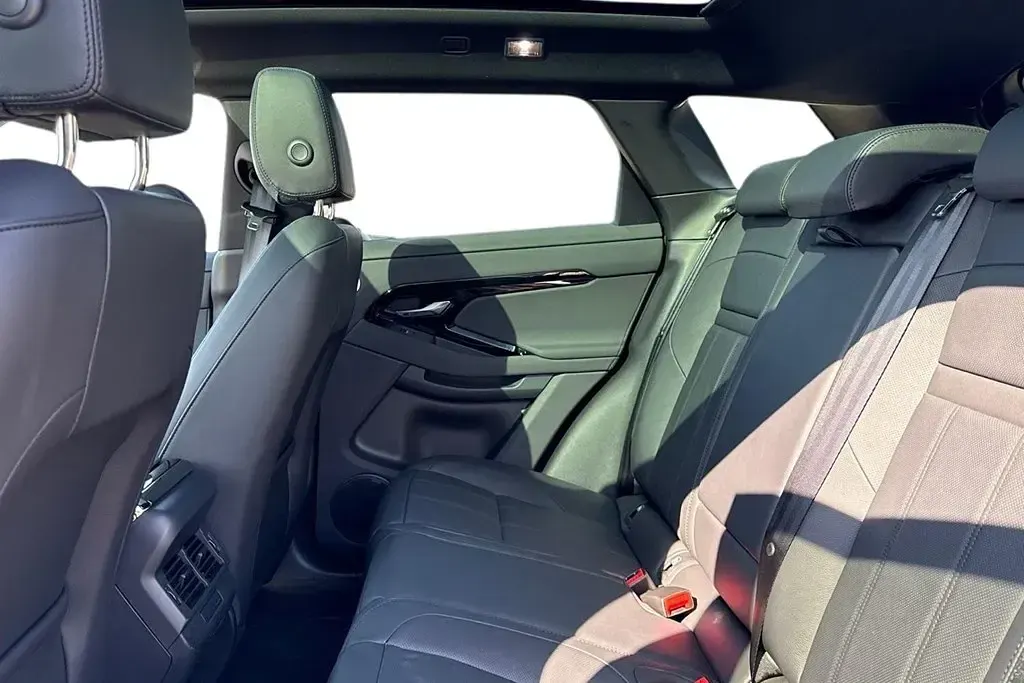 Begagnad Land Rover Range Rover evoque SE Dynamic 2025 Grå SUV