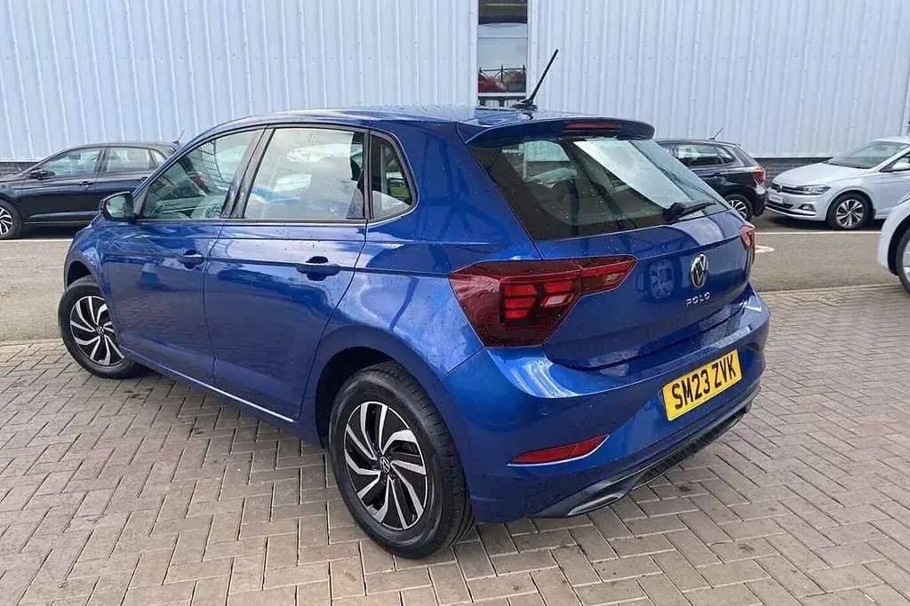 Usado VW Polo Life 80 CV (58 kW) 2023 Azul Utilitario