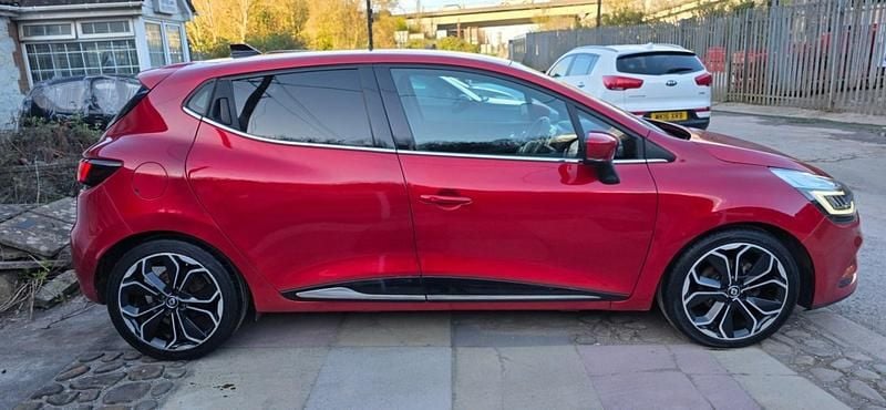 Used Renault Clio IV Dynamique 2017 Red Hatchback