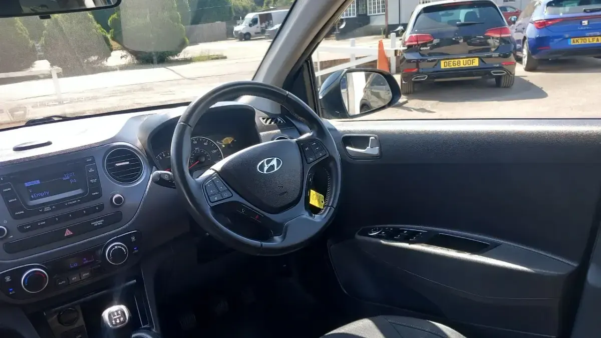 Used Hyundai i10 Premium 67 HP (49 kW) 2018 Black Hatchback