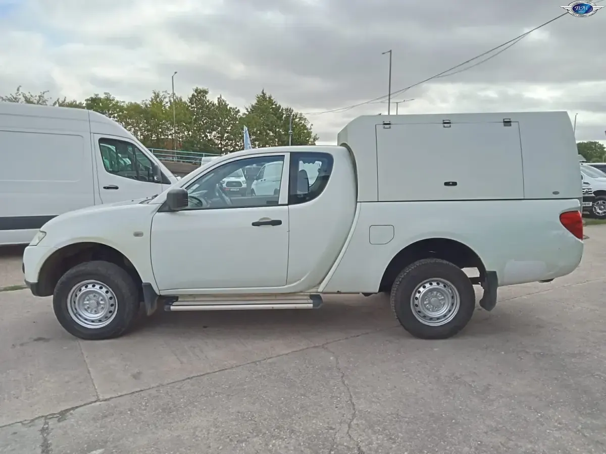 Used Mitsubishi L200 134 HP (98 kW) 2012 White Pickup