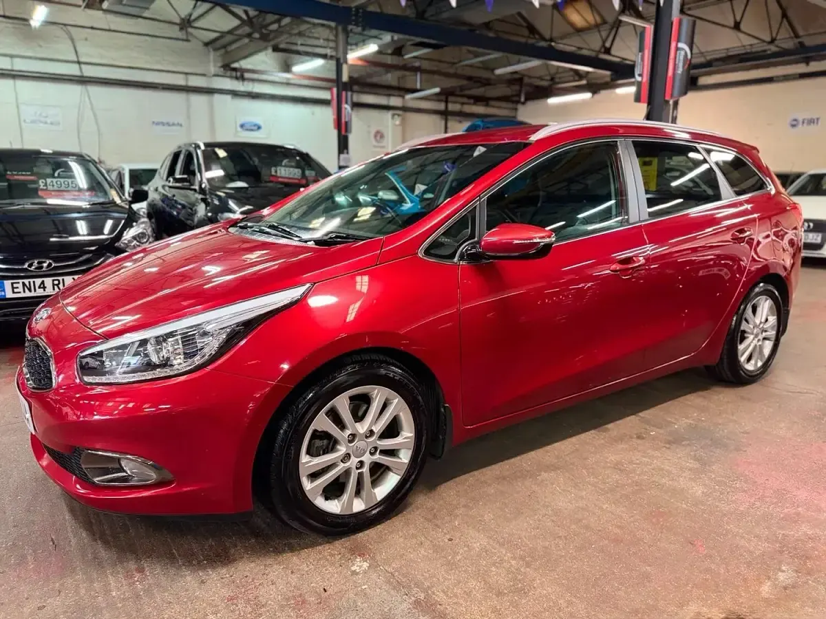 Used Kia Ceed Sportswagon 126 HP (92 kW) 2013 Red Estate