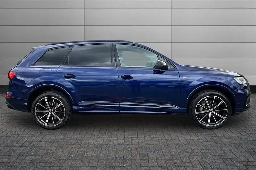 Używany Audi Q7 Black Edition 340 KM (250 kW) 2023 Niebieski SUV