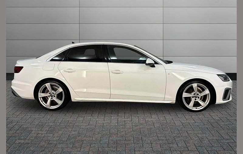 Used Audi A4 S-Line 147 HP (108 kW) 2022 White Sedan