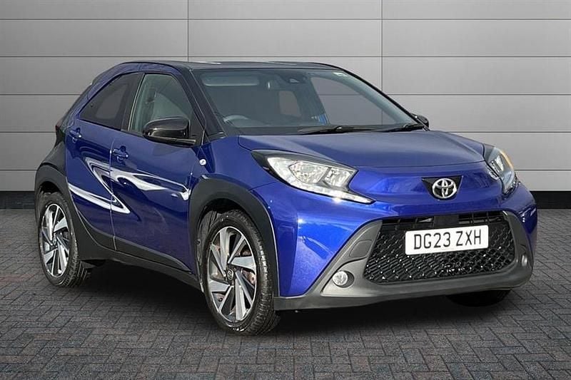 Juniper blue with black Used 2023 Toyota Aygo X SUV | £11,800 (Good price) - Image 1/4