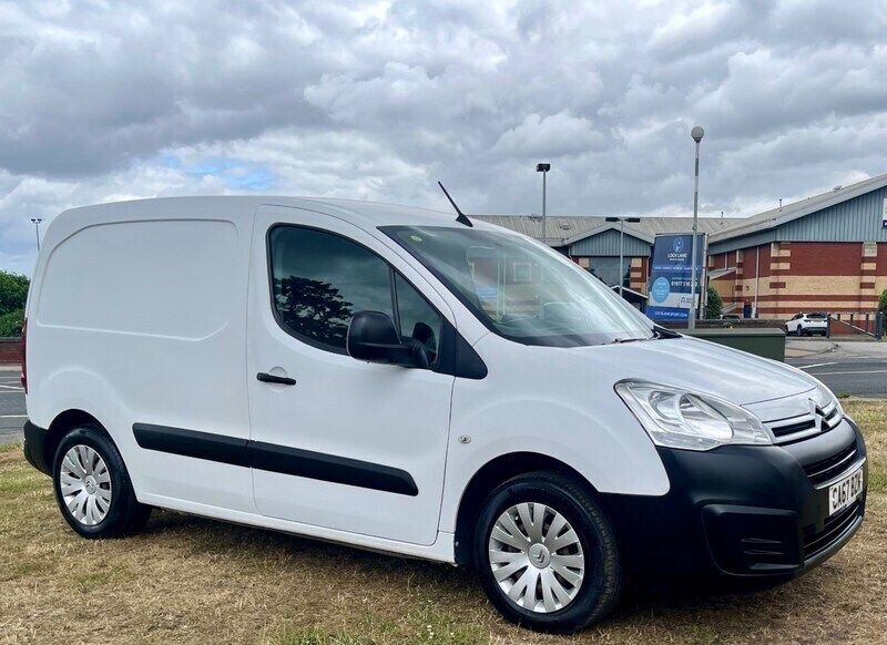 White Used 2018 Citroën Berlingo MPV | £4,450 (Super price) - Image 1/4