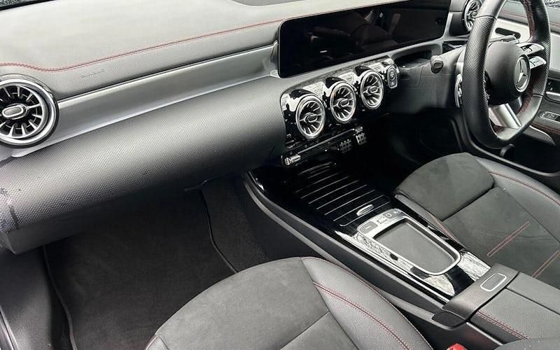 Used Mercedes CLA200 Executive 163 HP (119 kW) 2025 Sedan