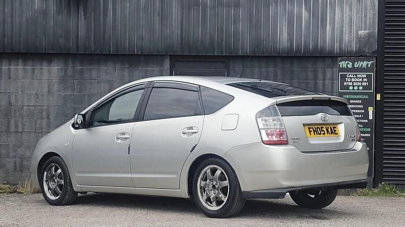 Used Toyota Prius 2005 Silver Hatchback