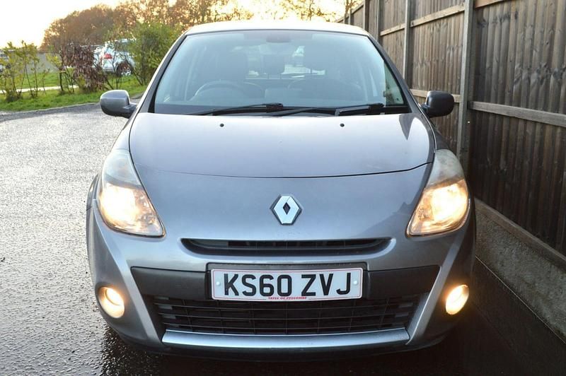 Used Renault Clio II Privilege 2010 Grey Hatchback