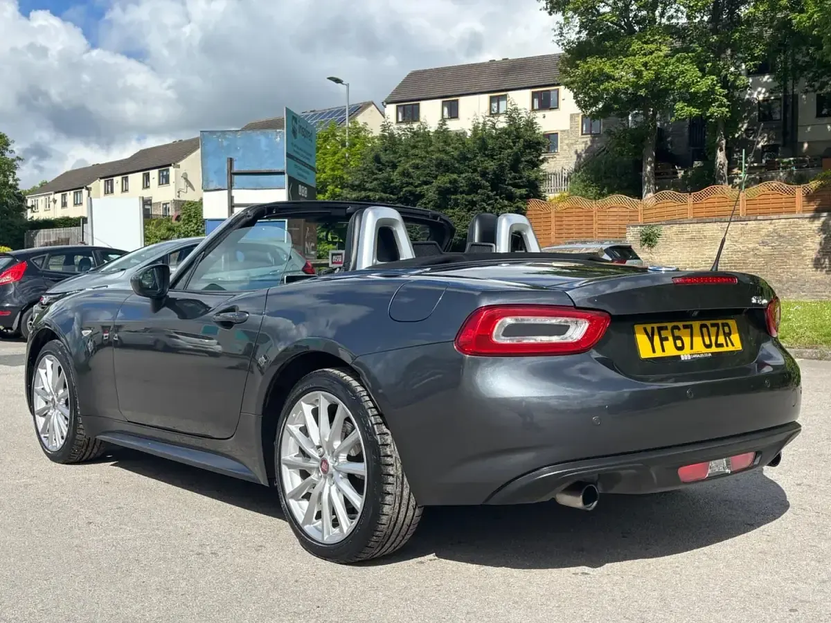 Używany Fiat 124 Spider Lusso 140 KM (102 kW) 2017 Szary Kabriolet