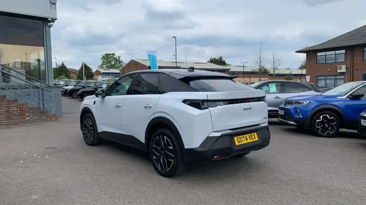 Second-hand Peugeot 3008 GT 134 CP (98 kW) 2025 Alb SUV