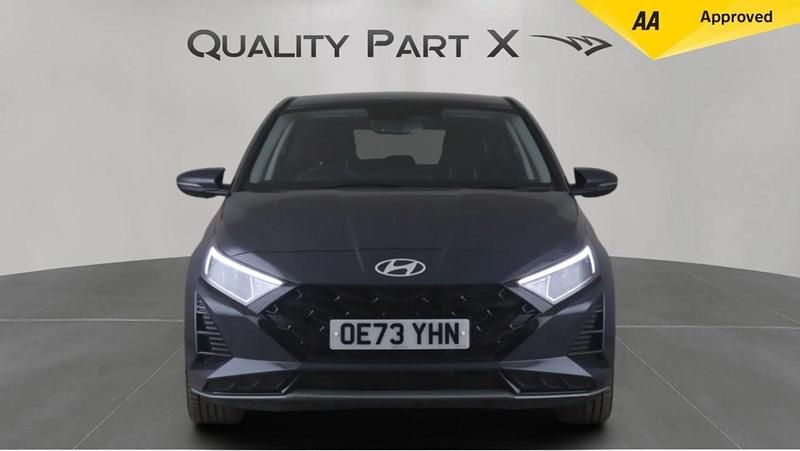 Used Hyundai i20 Premium 100 HP (73 kW) 2023 Grey Hatchback