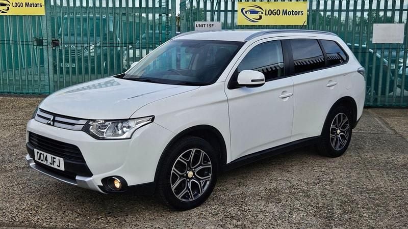 White Used 2014 Mitsubishi Outlander SUV | £3,999 (Good price) - Image 1/4