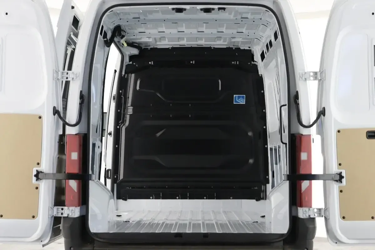 New Renault Master 103 kW (141 HP) 2026 White MPV