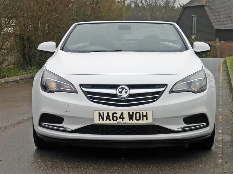 Used Vauxhall Cascada 140 HP (102 kW) 2014 White Cabriolet