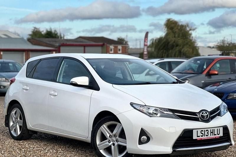 Used 2013 Toyota Auris Sport | £4,699 (Fair price) - Image 1/1