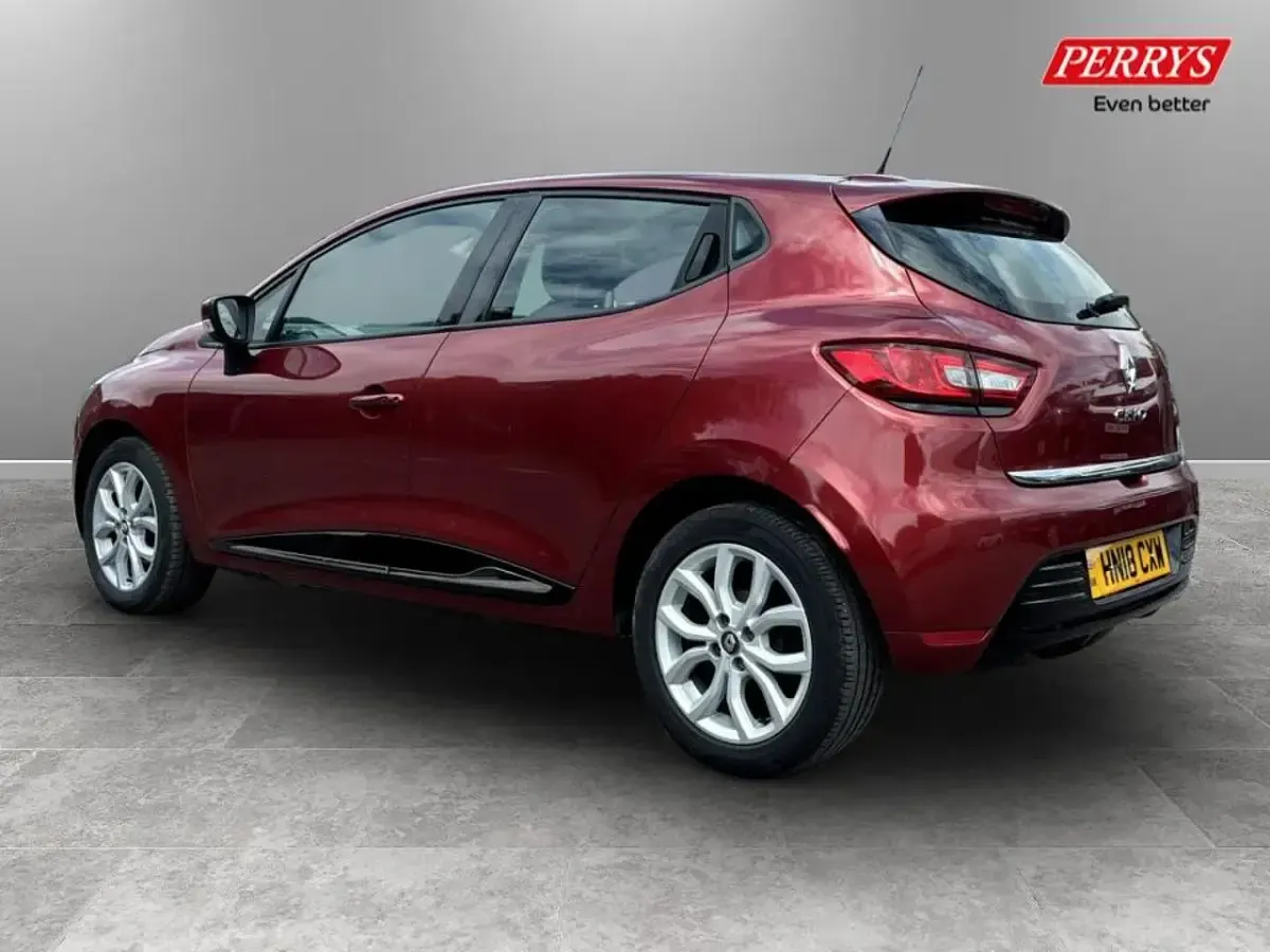 Used Renault Clio Dynamique 74 HP (54 kW) 2018 Red
