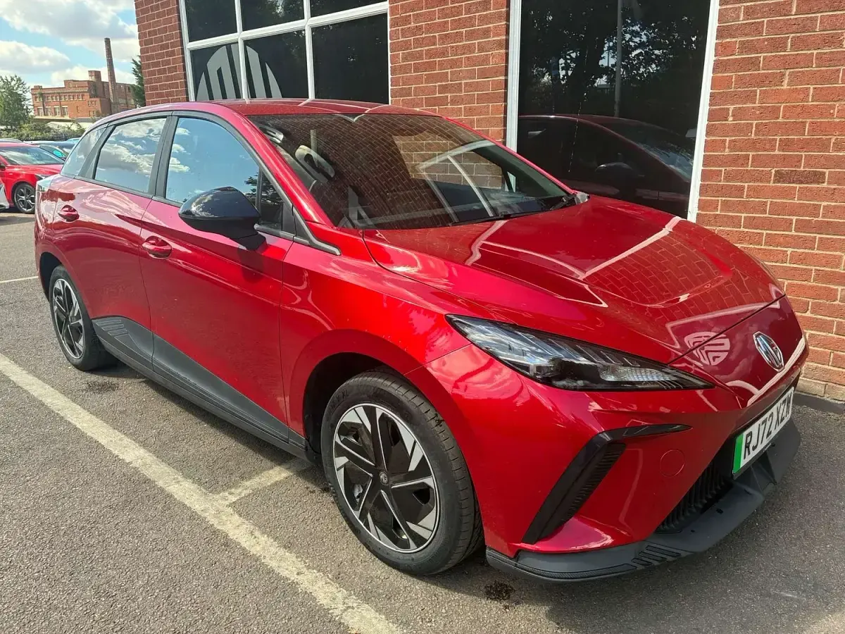 Used MG MG4 EV SE 319 kW (435 HP) 2022 Red Hatchback