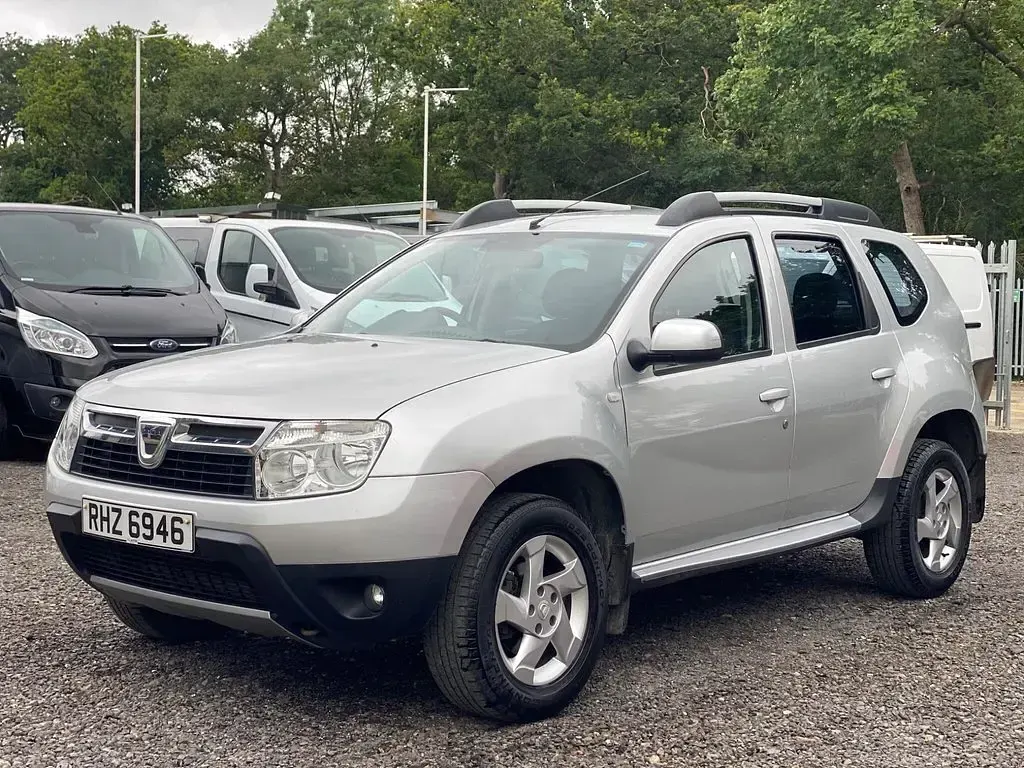 Used Dacia Duster Lauréate 110 HP (80 kW) 2013 Silver SUV