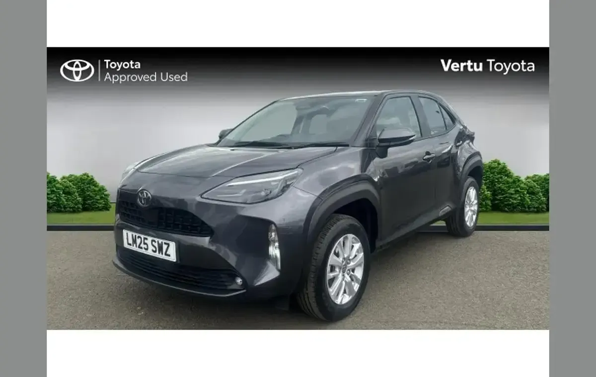 Used Toyota Yaris Cross 113 HP (83 kW) 2025 Grey SUV
