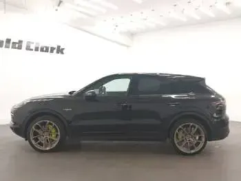 Used Porsche Cayenne 462 HP (339 kW) 2022 Black SUV