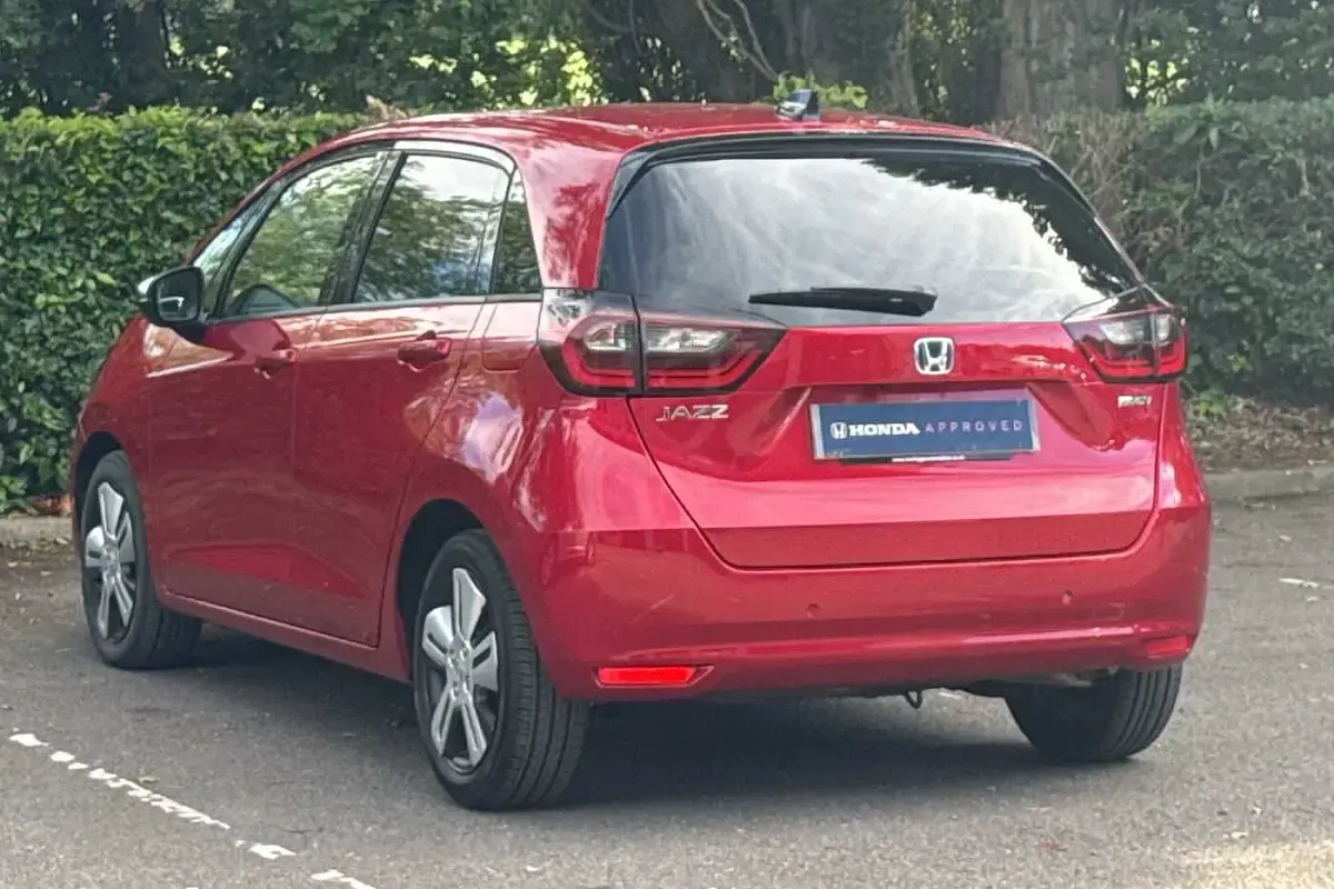 Used Honda Jazz Hybrid 109 HP (80 kW) 2022 Premium crystal red Hatchback