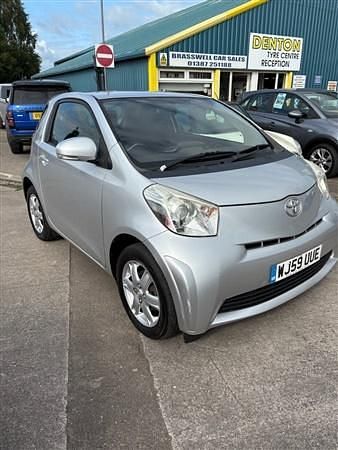 Silver Used 2009 Toyota iQ Hatchback | £2,495 (A bit pricey) - Image 1/4