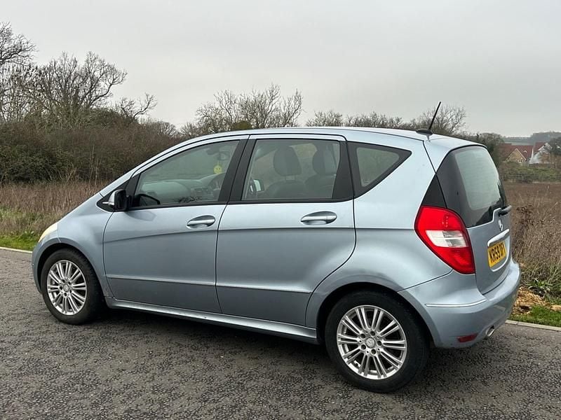 Used Mercedes A160 Elegance 95 HP (69 kW) 2009 Blue Hatchback
