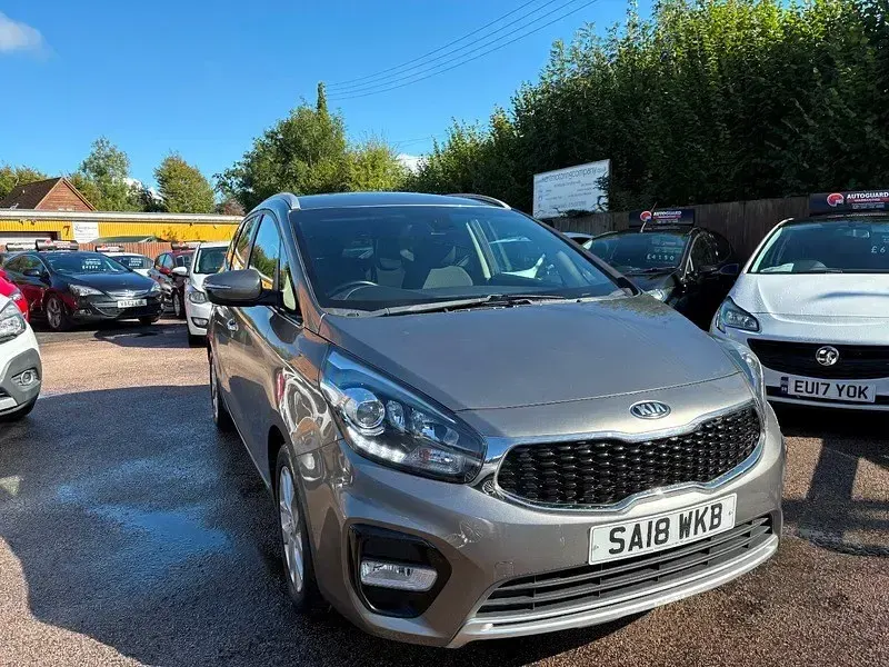 Usado Kia Carens 135 CV (99 kW) 2018 Plateado Monovolumen