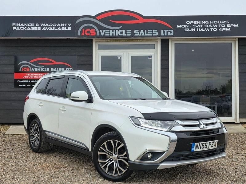 Used Mitsubishi Outlander 150 HP (110 kW) 2016 White SUV