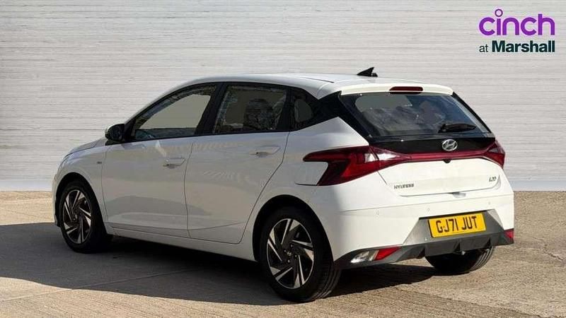 Used Hyundai i20 SE 100 HP (73 kW) 2021 White Hatchback