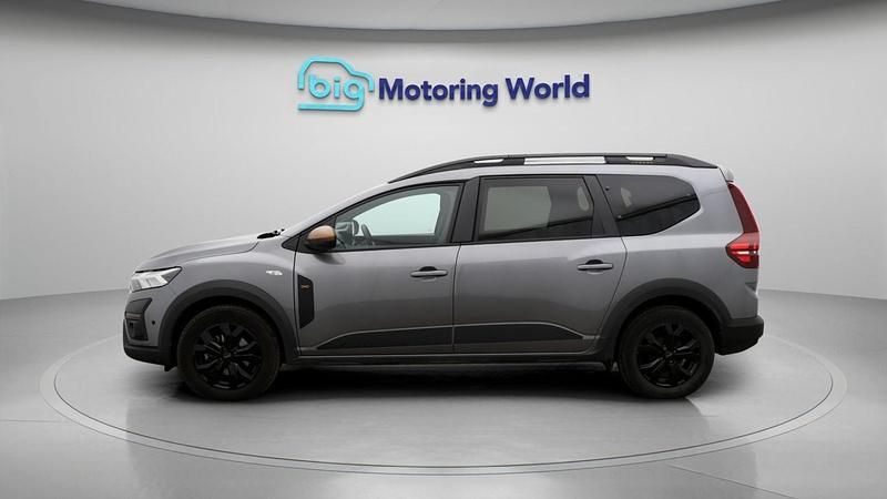 Used Dacia Jogger Extreme 141 HP (103 kW) 2024 Grey MPV