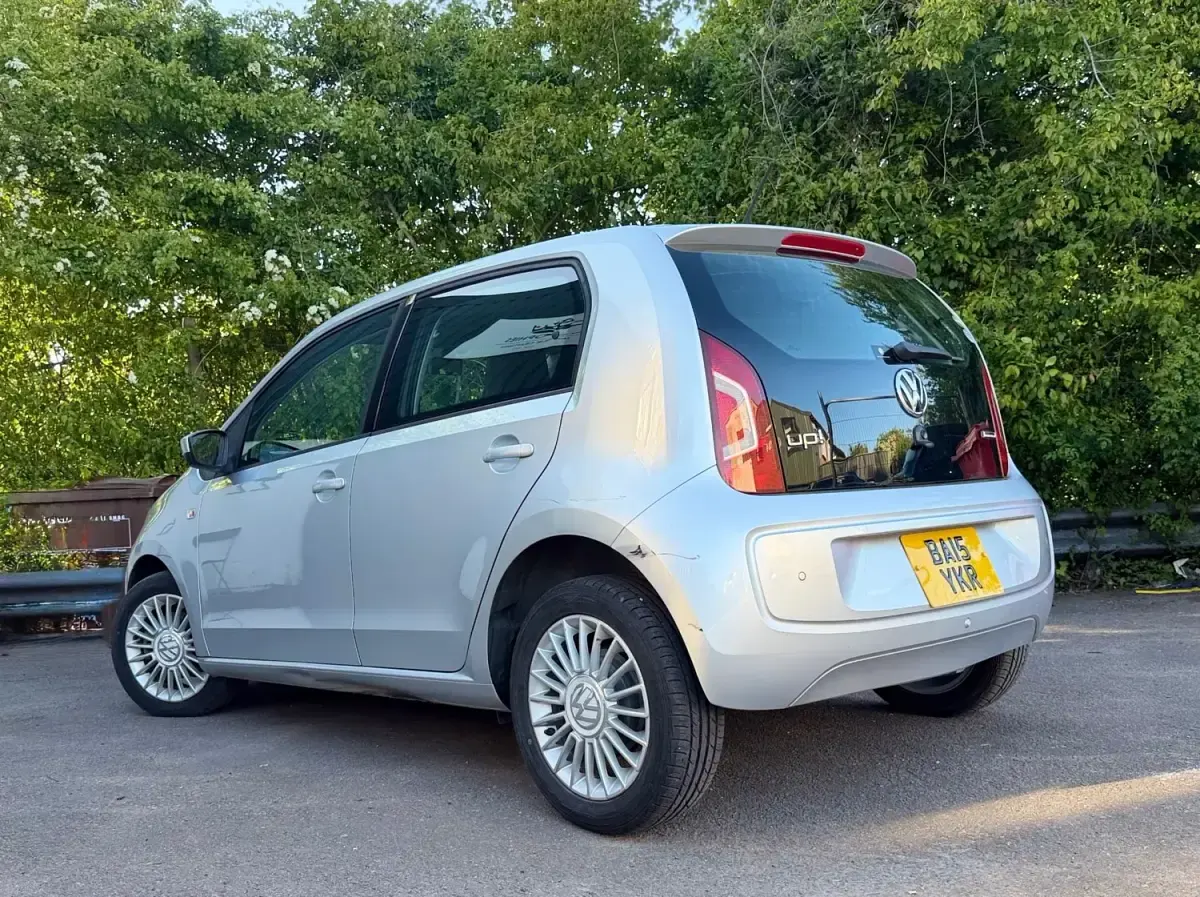 Używany VW up! 2015 Srebrny Hatchback