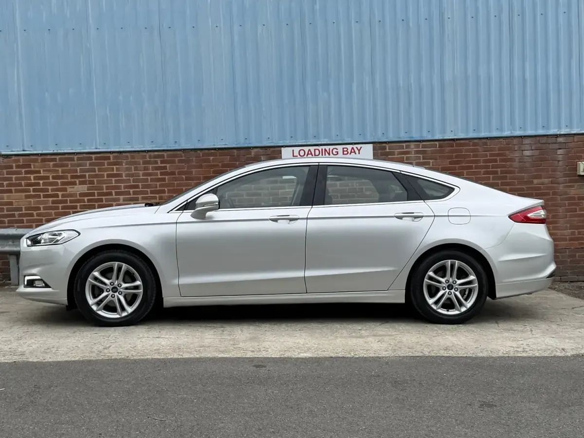 Gebraucht Ford Mondeo Zetec 180 PS (132 kW) 2018 Silber Kleinwagen