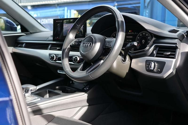 Used Audi A4 Comfort 150 HP (110 kW) 2023 Blue Sedan