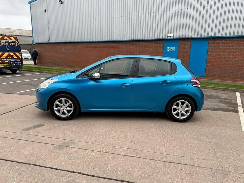 Used Peugeot 208 Active 82 HP (60 kW) 2013 Blue Hatchback